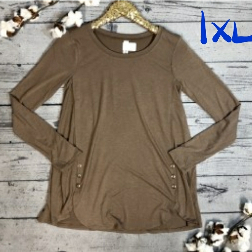 NIB Plus Zenana Top w/Side Button Detail 1XL